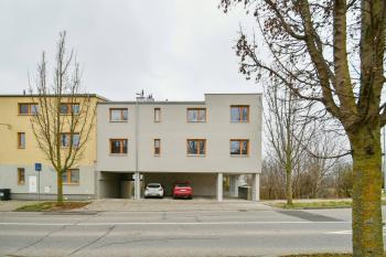 EFI Residence Holzova - parking - view from the yard